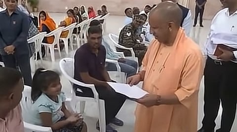 பள்ளியில் சேர விரும்பிய ஏழை சிறுமி: உதவிய உ.பி. முதல்வர் யோகி ஆதித்யநாத்