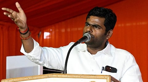 போலி தமிழ்ப்​பற்று நாடக​மாடி, பிரி​வினையை தூண்​டு​ம் திமுக: அண்ணாமலை விமர்சனம்