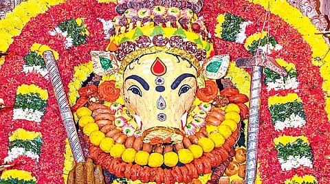 இனிப்பு அலங்காரத்தில் வராஹி அம்மன். படம்: ஆர்.வெங்கடேஷ்