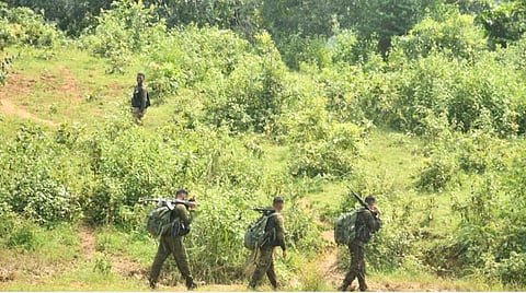 சத்தீஸ்கரில் 2 பெண் நக்சலைட்கள் சுட்டுக் கொலை