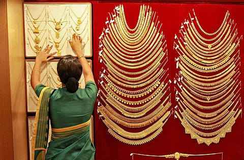 தங்கம் விலை தொடர்ந்து சரிவு - 4 நாட்களில் ரூ.2 ஆயிரம் குறைந்தது