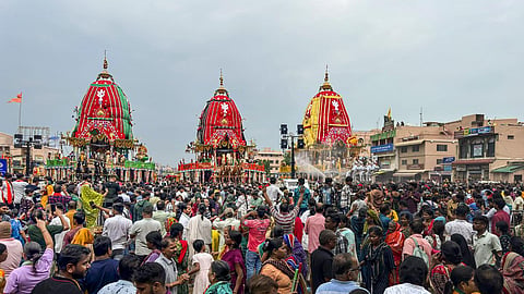 புரி கோயில் கூட்ட நெரிசல் உயிரிழப்பு: மாவட்ட எஸ்.பி, ஆட்சியர் பணியிட மாற்றம்