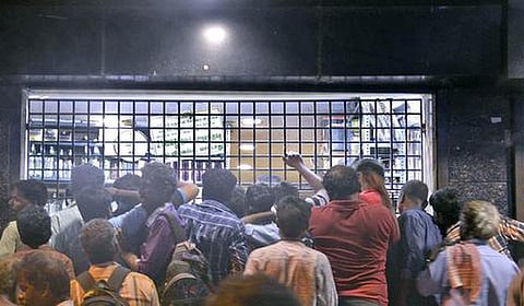 டிஜிட்டல் பரிவர்த்தனை குறைவாக இருப்பது ஏன்? - டாஸ்மாக் ஊழியர்களுக்கு மேலாளர்கள் நோட்டீஸ்