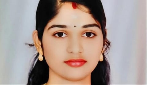 திருநின்றவூர் அருகே கொலை செய்யப்பட்ட விசிக உறுப்பினர் கோமதி