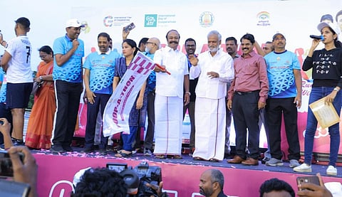 சர்வதேச கூட்டுறவு நாள் கொண்டாட்டம் - மினி மாரத்தான் போட்டியை துவக்கிவைத்த பெரியகருப்பன்