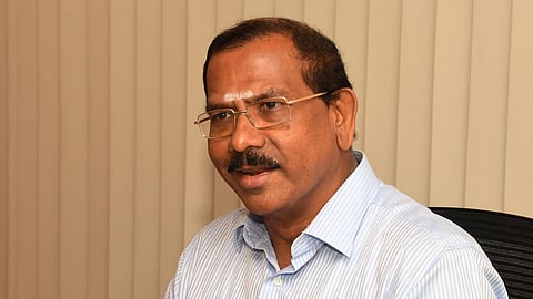 ராஜேந்திர பாலாஜியை சமாளிக்க சாதியைத் தீட்டுகிறாரா மாஃபா பாண்டியராஜன்?