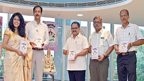எழுத்தாளர் மமதி சாரியின் ‘வகுப்பில் வள்ளுவர்’ புத்தகம் வெளியீடு - முதல்வரின் செயலாளர் வாழ்த்து