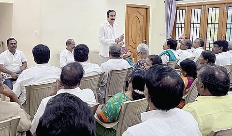 சென்னையை அடுத்த பனையூரில் பாமக தலைவர் அன்புமணி தலைமையில் அரசியல் தலைமை குழு கூட்டம் நேற்று நடைபெற்றது.