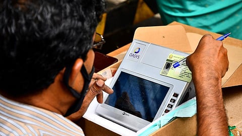 சென்னை: ரேஷன் கார்​டை திருத்த​ 19 இடங்​களில் நாளை குறைதீர் முகாம்