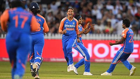 இங்கிலாந்துக்கு எதிராக முதன்முறையாக டி20 தொடரை வென்றது இந்திய மகளிரணி!