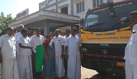 அரியலூர் நகராட்சியில் புதிய குடிநீர் வாகனத்தை தொடங்கி வைத்த அமைச்சர் எஸ்.எஸ்.சிவசங்கர்.