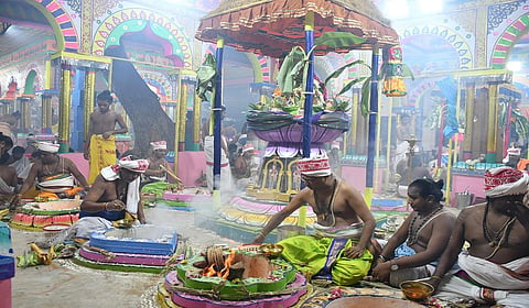 திருப்பரங்குன்றம் கோயிலில் தொடங்கிய யாகசாலை பூஜை.