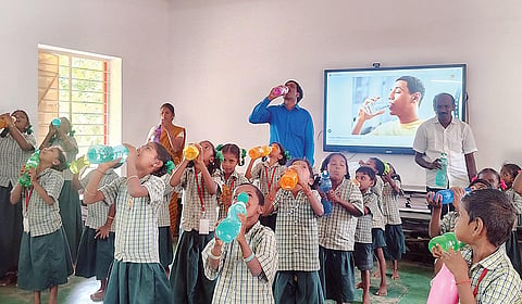 மாணவர்களிடம் வரவேற்பு பெறும் ‘வாட்டர் பெல்’ திட்டம்