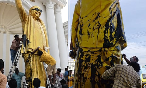 கருணாநிதி சிலை மீது வீசப்பட்ட கறுப்பு பெயின்ட்டை அகற்றும் பணி. | படங்கள்: எஸ்.குருபிரசாத்