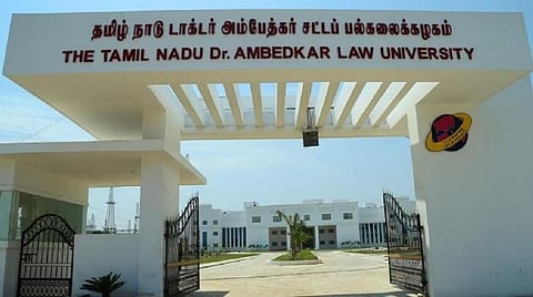 சீர்மிகு சட்டப் பள்ளியில் முதுநிலை படிப்புக்கான சேர்க்கை - ஆக.16 வரை விண்ணப்பிக்கலாம்