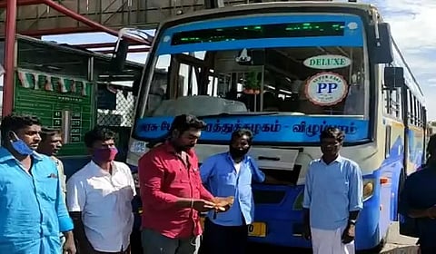 சுங்கச்சாவடிகளுக்கு நிலுவைத் தொகை: பயணிகள் பாதிக்கப்படக் கூடாது