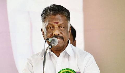 பள்ளிகளில் ‘ப’ வடிவ இருக்கையால் மாணவர்களுக்கு பாதிப்பு: ஓபிஎஸ் குற்றச்சாட்டு