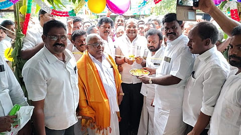 மேட்டூரில் மேற்கு மாவட்ட பாமக கட்சி அலுவலகத்தை எம்எல்ஏ அருள் திறந்து வைத்தார்.