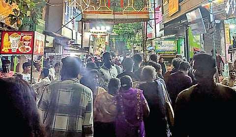 மயில் இறகு ஆசியும் போண்டா பிரியாணியும் | இரவு மரபுநடை