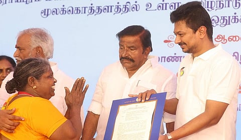 ராயபுரம் பேசின்பாலம், பால் டிப்போ பகுதியில் வசித்த 159 குடும்பங்களுக்கு மூலக்கொத்தளத்தில் குடியிருப்பு