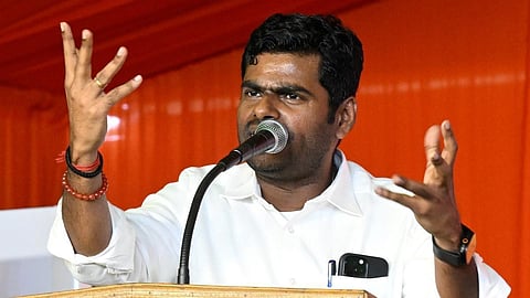இடிந்து விழும் பள்ளி மேற்கூரைகள்: அரசு பள்ளி குழந்தைகளின் உயிர் இளக்காரமா? - அண்ணாமலை