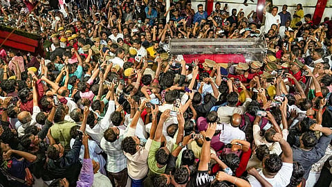 முழு அரசு மரியாதையுடன் கேரள முன்னாள் முதல்வர் வி.எஸ்.அச்சுதானந்தன் உடல் தகனம்!