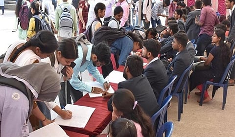 ஐடிஐ, டிப்​ளமோ மாணவர்​களுக்கு தனி​யார் துறை வேலை​வாய்ப்பு முகாம் நாளை நடை​பெறுகிறது