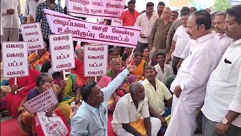 வேலூரில் ‘உங்களுடன் ஸ்டாலின்’ முகாமில் மக்களுடன் திமுக கவுன்சிலர் போராட்டம்