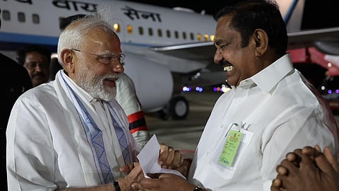 திருச்சி விமான நிலையத்தில் பிரதமர் மோடியுடன் பழனிசாமி சந்திப்பு!