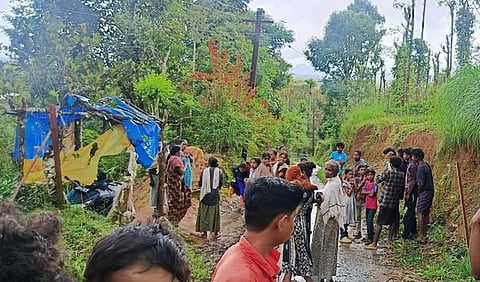 சாலை வசதி இல்லாததால் வீடு கட்ட முடியாமல் தவிப்பு - நீலகிரி பழங்குடியின மக்கள் வேதனை