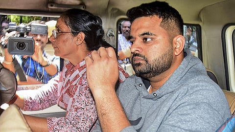 வீட்டு பணிப்பெண் பாலியல் வன்கொடுமை வழக்கு: தேவகவுடா பேரன் பிரஜ்வலுக்கு சாகும் வரை சிறை - வழக்கின் முழு விவரம்