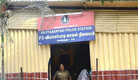 காவல் வாகனத்தில் போலீஸார் மீது தாக்குதல் நடத்திய ரவுடிகள் மீது 9 பிரிவுகளில் வழக்குப் பதிவு