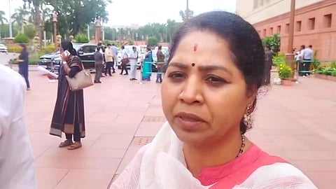 டெல்லியில் நடைபயிற்சி மேற்கொண்ட தமிழக காங்கிரஸ் எம்.பி.சுதாவிடம் நகை பறிப்பு