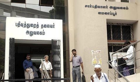 ரூ.20,000-க்கும் மேல் ரொக்கப் பரிமாற்றம் நடக்கும் சொத்து பதிவு குறித்து வருமானவரித் துறைக்கு தகவல் தெரிவிப்பது கட்டாயம்
