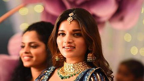ஆந்திர அரசு வாகனத்தை பயன்படுத்தியதால் சர்ச்சை: நீத்தி அகர்வால் விளக்கம்