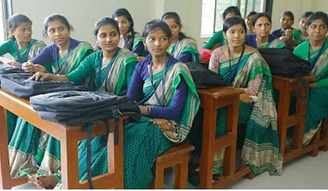 பிஎட் மாணவர் சேர்க்கை: கல்லூரி ஒதுக்கீட்டு ஆணையை பதிவிறக்கம் செய்யலாம் - அமைச்சர் தகவல்