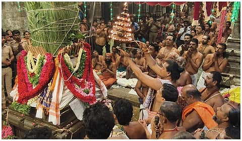திருச்செந்தூர் கோயிலில் ஆவணித் திருவிழா கொடியேற்றம் கோலாகலம்: ஆக.23-ல் தேரோட்டம்