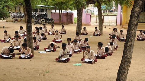 அரசுப் பள்ளிகளில் குறைந்தபட்ச மாணவர் எண்ணிக்கை நிர்ணயம்: வழிகாட்டுதல்கள் வெளியீடு