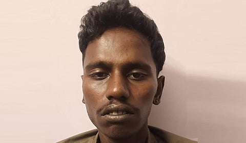 கைது செய்யப்பட்ட சதிஷ்குமார்