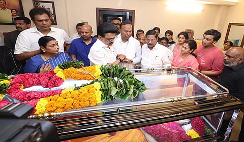 டி.ஆர்.பாலு மனைவி காலமானார்: முதல்வர் மு.க.ஸ்டாலின் அஞ்சலி