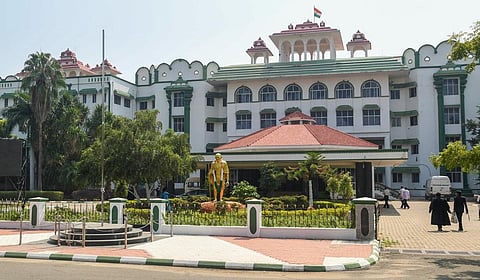 கைவிடப்பட்ட குவாரிகளை பாதுகாக்க கோரி வழக்கு: செயல் திட்டத்தை தாக்கல் செய்ய கோர்ட் உத்தரவு