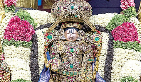 ஏழுமலையானுக்கு 121 கிலோ தங்க நகை காணிக்கை அளிக்கும் பக்தர்