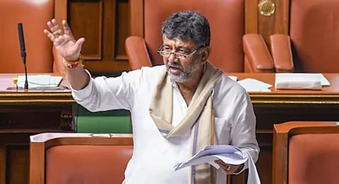 ஆர்எஸ்எஸ் கீதத்தை பாடிய டி.கே.சிவகுமார்: பாஜக விமர்சனத்தை தொடர்ந்து விளக்கம்