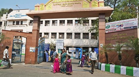 கல்லீரல் விற்பனை செய்த பெண்ணுக்கு ஈரோடு அரசு மருத்துவமனையில் சிகிச்சை