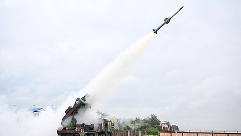 ஒருங்கிணைந்த வான் பாதுகாப்பு அமைப்பின் சோதனை வெற்றி: ராஜ்நாத் சிங் பாராட்டு