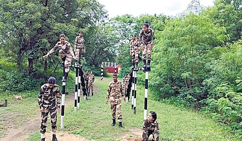 சிஐஎஸ்எப் முக்கிய பணிகளில் முதல் பெண் கமாண்டோ குழு