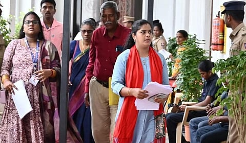 தூய்மைப் பணியாளர்களை கைது செய்ததைக் கண்டித்து மாநகராட்சி கூட்டத்தில் கம்யூனிஸ்ட் கவுன்சிலர்கள் வெளிநடப்பு