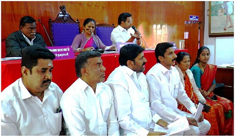 குன்னூரில் நீராதாரம், சதுப்பு நிலப் பகுதியில் டைடல் பார்க் நிறுவ எதிர்ப்பு: அதிமுக கவுன்சிலர்கள் தர்ணா