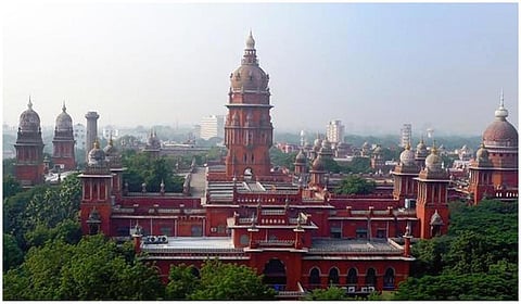 விதிகளை மீறி அமைக்கப்பட்ட பெட்ரோல் பங்க் மீது நடவடிக்கை கோரிய வழக்கு: ஐகோர்ட் தள்ளுபடி