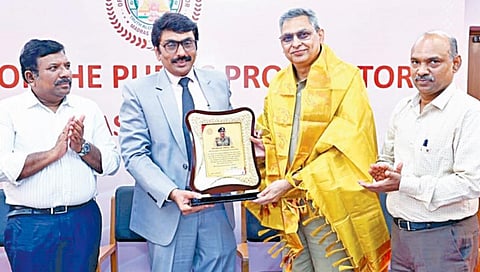 பிரிவு உபசார விழாவில் டிஜிபி சங்கர் ஜிவாலுக்கு தலைமைச் செயலர் புகழாரம்